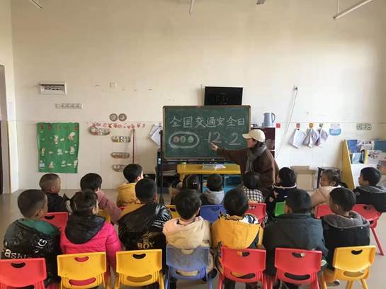 新宁县清江桥乡中间幼儿园开展系列交通安全教育运动