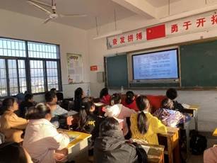 新宁县白沙镇中间小学开展“宪法晨读”运动