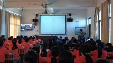 新宁县白沙镇中间小学开展“宪法晨读”运动