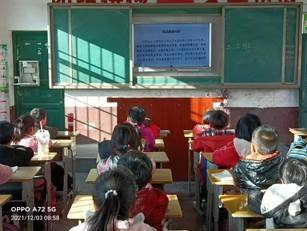 新宁县白沙镇中间小学开展“宪法晨读”运动