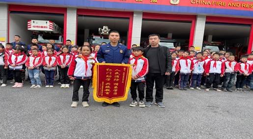 塘渡口镇第五完全小学“119”消防日运动
