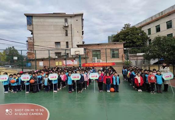 二完小一年级阳光体育运动报道