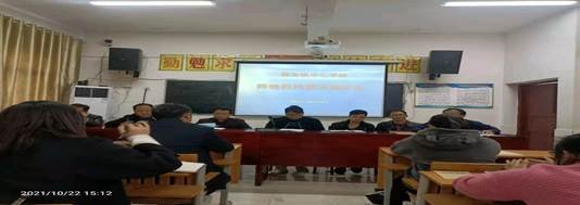 黄龙镇中间黉舍召开全体教师