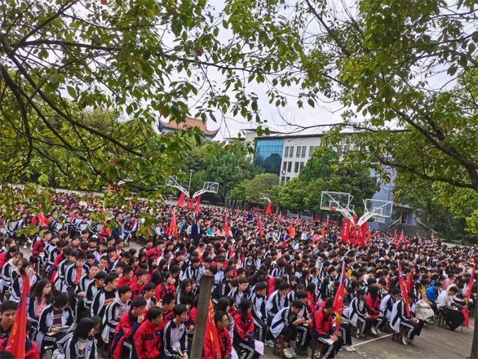 洞口四中举办安全法制教育讲座