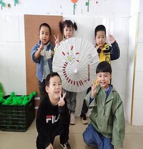 新宁县清江桥乡中间幼儿园开展伞动时光