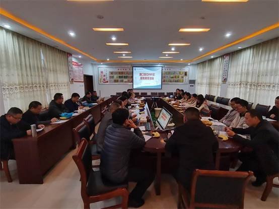 洞口四中召开2021年新进教师座谈会