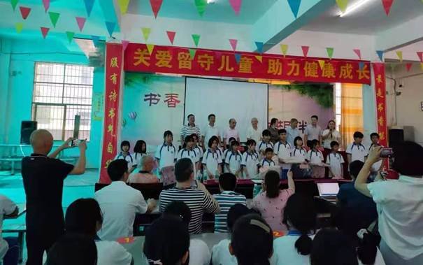 踏炎暑而来，只因心系留守生