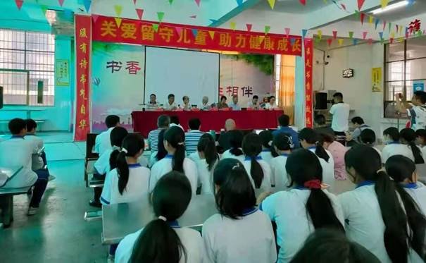 踏炎暑而来，只因心系留守生