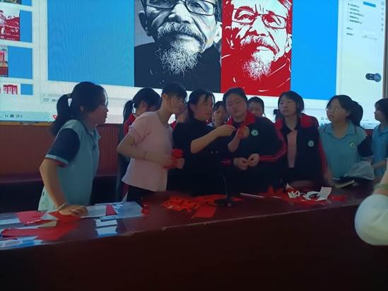 非遗进校园   剪纸传技艺