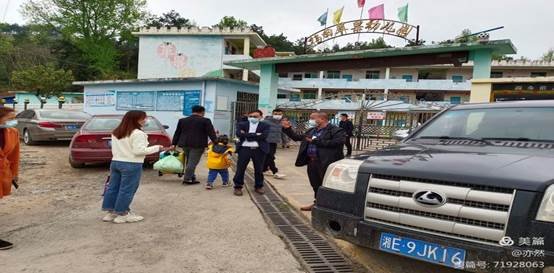 疫情防控“核酸检测进校园,筑牢疫情防控线”———河伯乡中间黉舍在举措