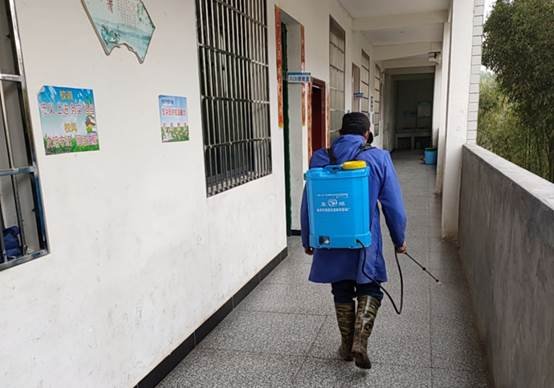 沐日值班防疫、校园周全消杀