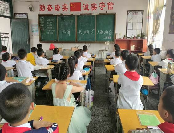 武冈市红星小学开展第35个“世界无烟日”主题宣传运动