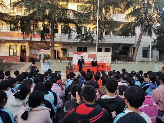 洞口县管竹中学开展法制教育安全讲座