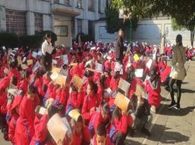 武冈市红星小学举行防震、消防、防恐、防暴综合安全应急疏散集中演练