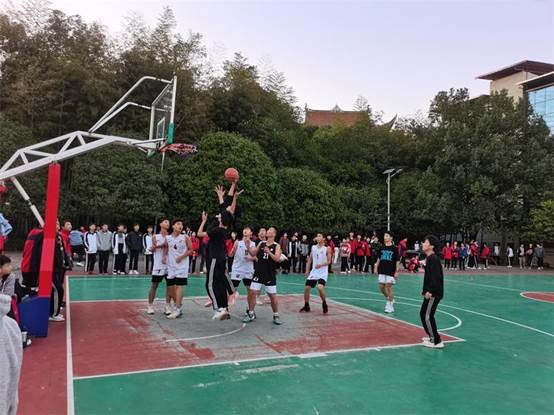 洞口四中举行2021年高二须眉篮球联赛