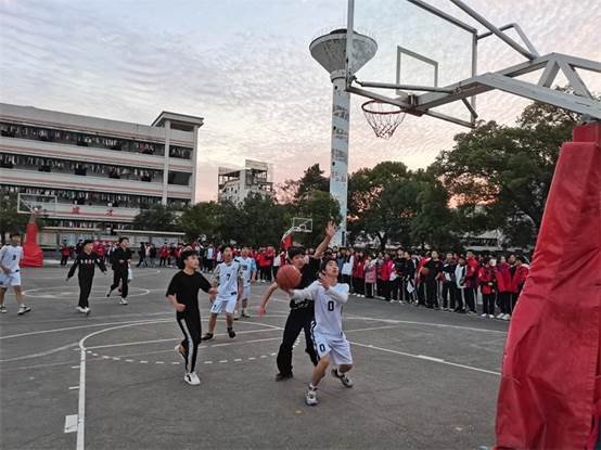洞口四中举行2021年高二须眉篮球联赛