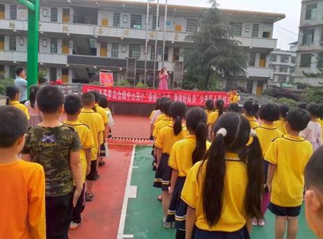 喜迎二十大 争做好队员——2022年上学期白仓镇中间完小少先队入队仪式