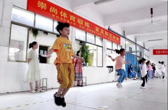 助力“双减”    “跳”出风采——武冈市红星小学举行跳绳比赛
