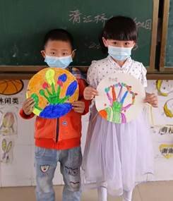 新宁县清江桥乡中间幼儿园开展“父亲节”系列教育运动