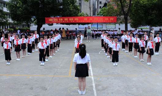 落实“双减”强体魄，队列、啦啦操展风采——武冈市红星小学开展队列、啦啦操比赛