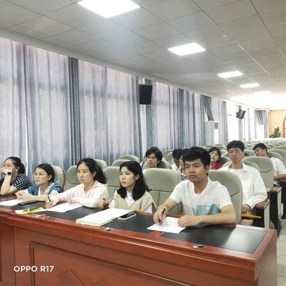 埋头育雏鹰微课展风采——记县芙蓉黉舍实习教师微型课比赛