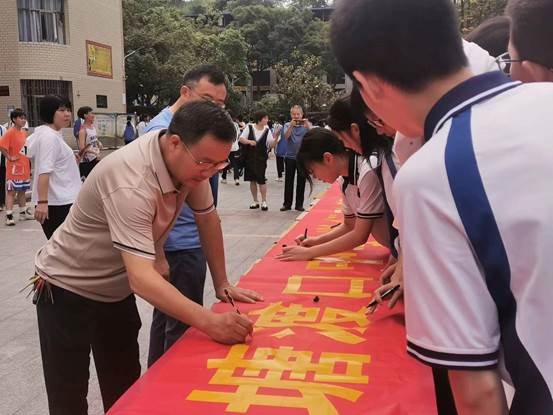 邵阳县塘渡口中学开展“保护生命 阔别毒品”国旗下讲话运动