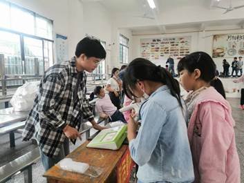 新宁县白沙中间小学欢迎国家门生体质健康抽测工作