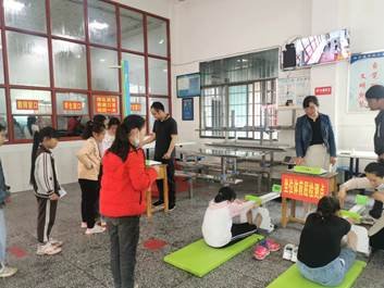 新宁县白沙中间小学欢迎国家门生体质健康抽测工作