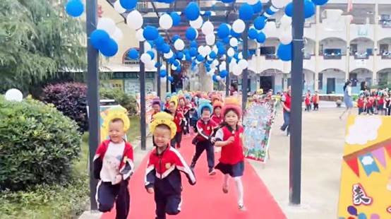 新宁县回龙寺镇中间幼儿园举行“庆六一·美食分享会”运动