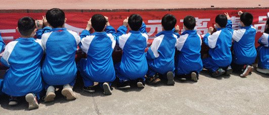 “法治宣传进校园，普法教育助成长”——金称市镇中间完全小学“法治宣传进校园”运动