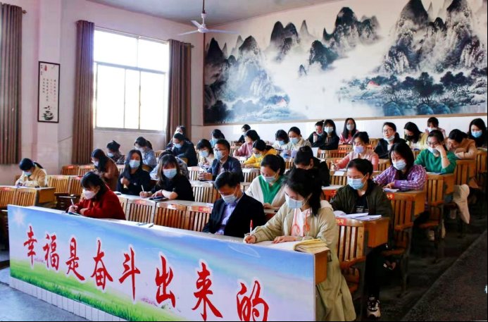 传诵中华经典，弘扬传统文化——记武冈市红星小学青年教师古诗词教学比武