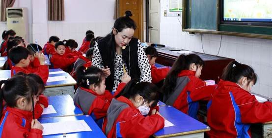 深化课题研究，聚焦计算教学---武冈市红星小学开展落实“双减”示范课展示运动