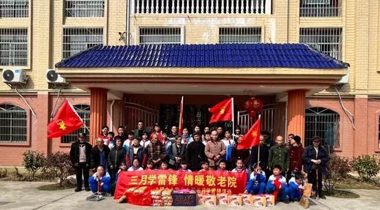 三月学雷锋，情暖敬老院——金称市镇中间完小学雷锋运动