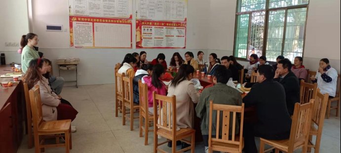 “领袖豪言对世喧，巾帼能顶半边天”。——记回龙寺镇军田中学庆“三八”国际妇女节座谈会