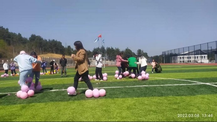 邵阳县白仓镇芙蓉黉舍隆重举行首届妇女节运动