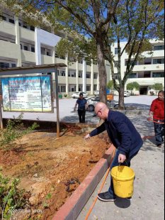拥抱春天，播种绿色 新宁县白沙镇中间小学开展植树节运动