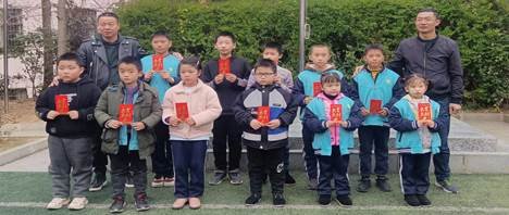 爱心送温暖 真情暖人心——爱心企业为二完小学子捐赠助学金