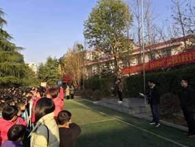 塘渡口镇二完小开展“全国交通安全日”教育运动