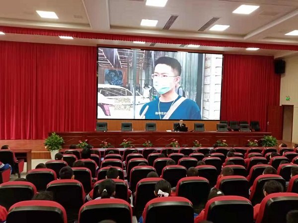 “拒绝校园暴力”法治公开课走进洞口思源实验黉舍