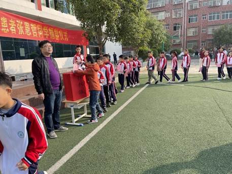 奉献爱心，传递温情——塘渡口镇第五完全小学爱心捐款仪式
