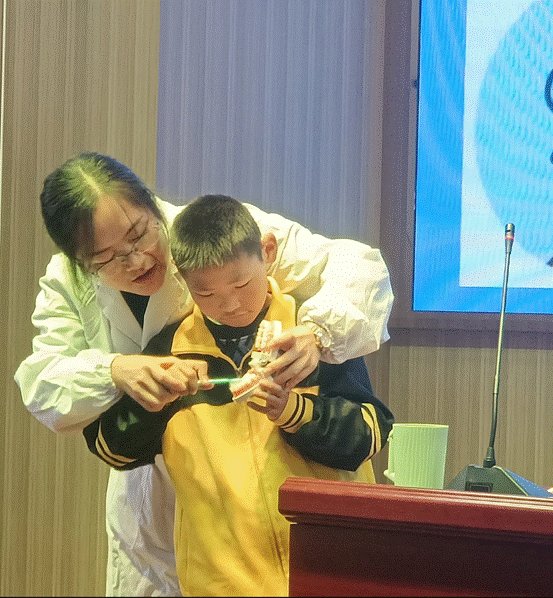 青年教师展风采，教学比武促成长