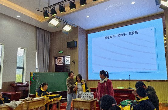 青年教师展风采，教学比武促成长