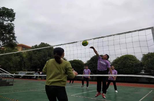 我校在金称市镇第二届气排球比赛中