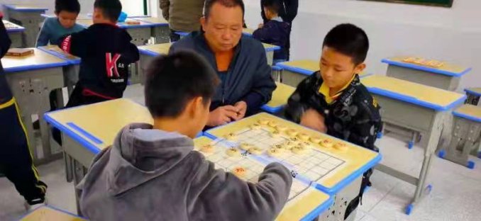市镇完全小学门生象棋比赛获佳绩