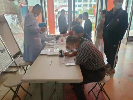 洞口县山门镇横溪中学开展“献血献爱心”无偿献血运动