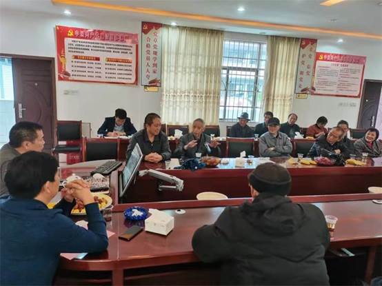 洞口四中召开2021年重阳节退休教工座谈会