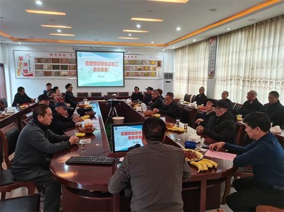 洞口四中召开2021年重阳节退休教工座谈会