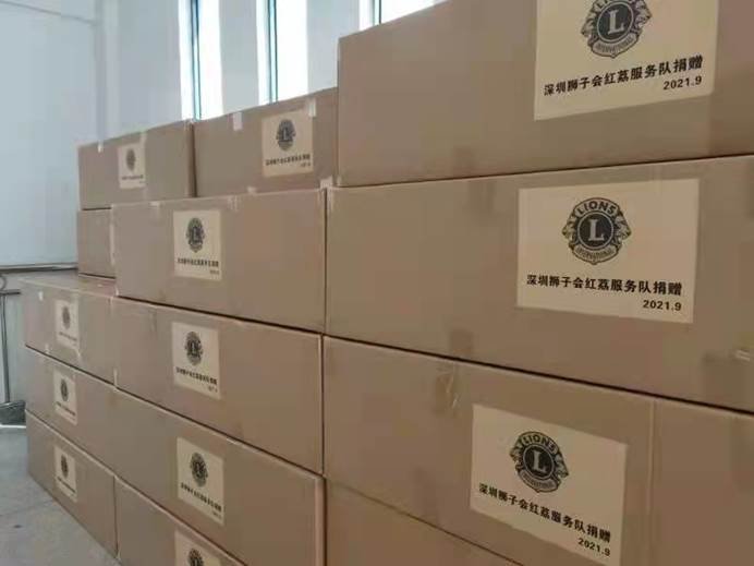 “粤湘两地 狮爱相连”！深圳狮子会红荔服务队在邵阳县第十一初级中学举行“书宝奖”助学金颁奖及护眼灯捐赠仪式！