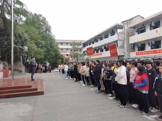 洞口县管竹中学举行法制教育讲座