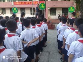 武冈市红星小学开展未保法进校园运动